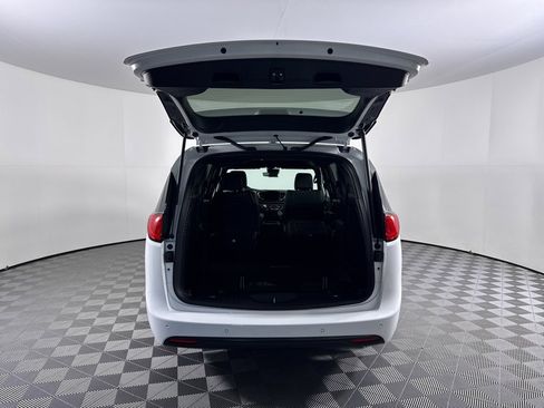 New 2026 Chrysler Voyager LX image 10