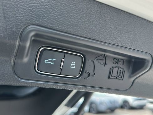 Used 2025 Ford Explorer Platinum image 33