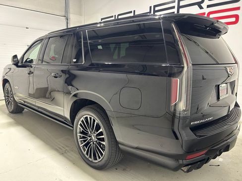 Used 2023 Cadillac Escalade ESV V AWD/4WD image 5