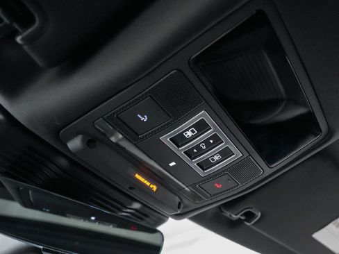 Used 2023 Land Rover Discovery HSE R-Dynamic AWD/4WD image 21
