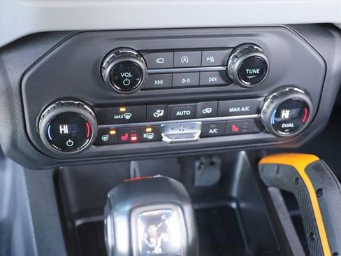 Used 2023 Ford Bronco Badlands image 23