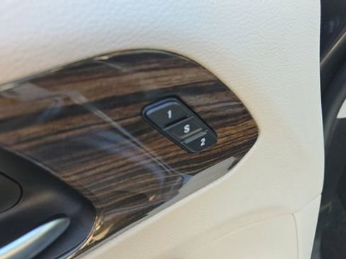 Certified 2021 Chrysler Pacifica Limited image 5