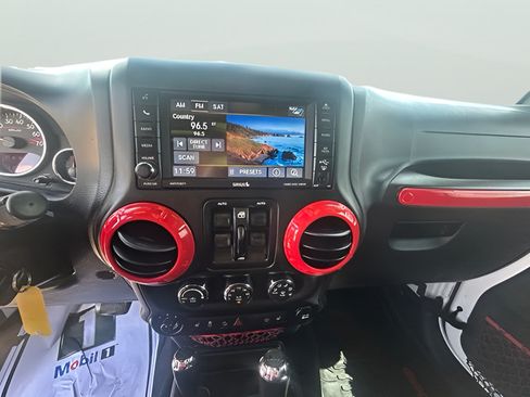 Used 2017 Jeep Wrangler Unlimited Rubicon AWD/4WD image 23