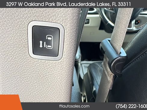 Used 2017 Chrysler Pacifica Touring-L image 21