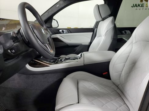 Certified 2025 BMW X7 xDrive40i image 9