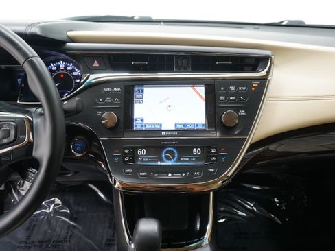 Used 2013 Toyota Avalon Limited w/ Technology Pkg FWD image 22