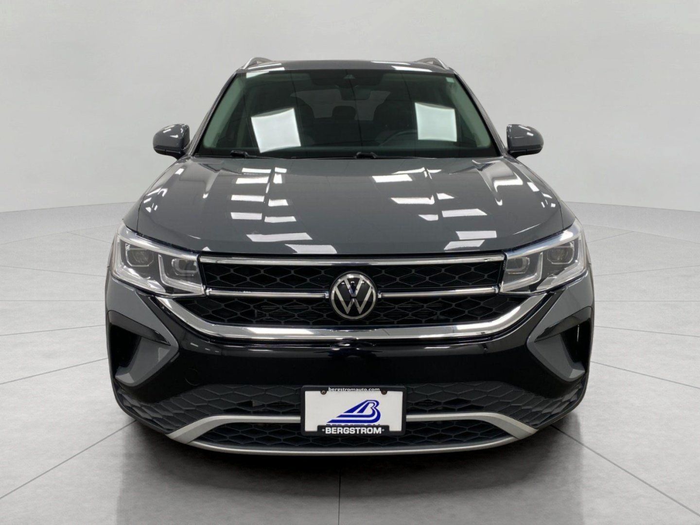 Used 2022 Volkswagen Taos SEL w/ Panoramic Sunroof Package AWD/4WD image 10