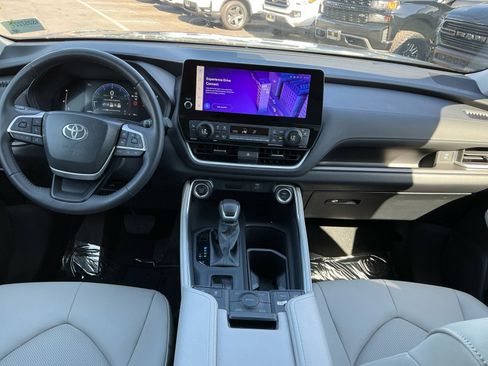 Used 2024 Toyota Grand Highlander AWD image 15