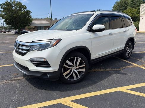 Used 2017 Honda Pilot Elite image 2
