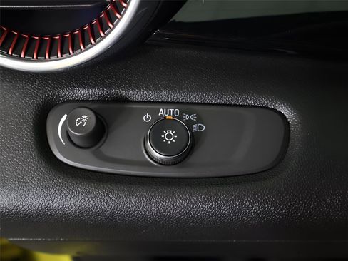 Used 2024 Chevrolet Trax RS image 34