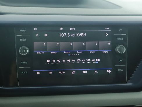 Used 2022 Volkswagen Taos SE image 10