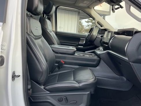 Used 2025 Ford Expedition Max Platinum AWD/4WD image 31