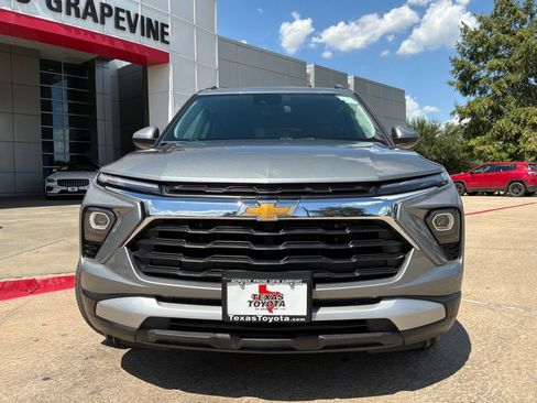 Used 2025 Chevrolet TrailBlazer LT FWD image 3