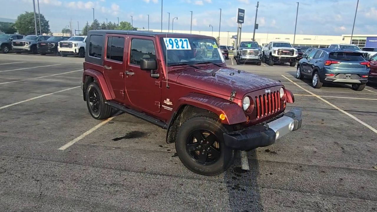 Used 2010 Jeep Wrangler Unlimited Sahara AWD/4WD image 2