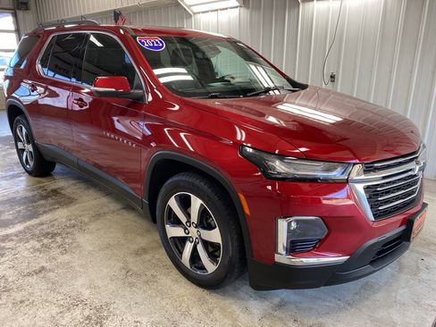 Used 2023 Chevrolet Traverse LT w/ LT Premium Package AWD/4WD image 5