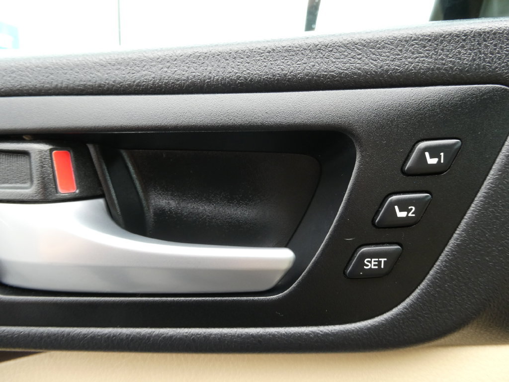Used 2015 Toyota Highlander Limited AWD/4WD image 27