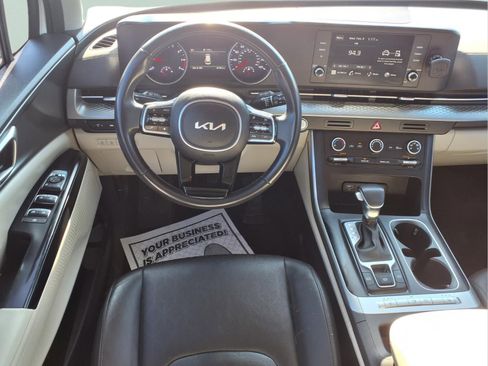 Used 2024 Kia Carnival LX image 3
