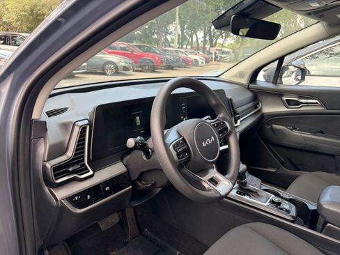 Used 2025 Kia Sportage LX FWD image 32