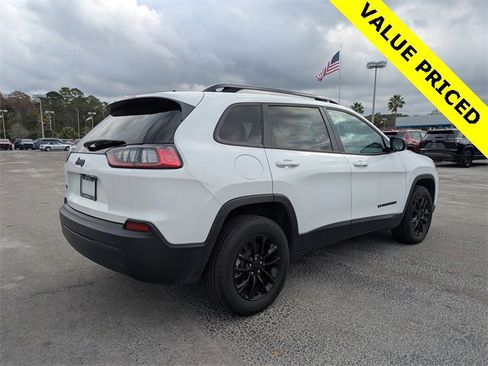 Used 2023 Jeep Cherokee Altitude Lux image 5