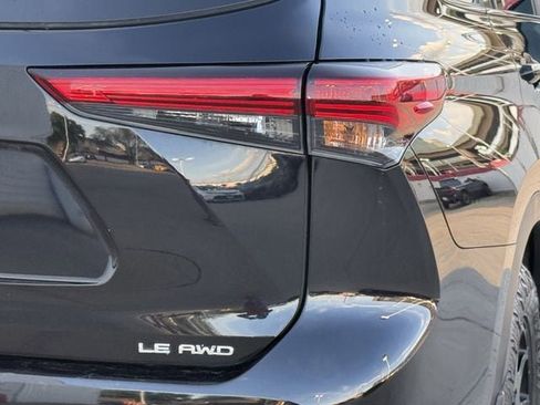 Used 2023 Toyota Highlander LE image 7