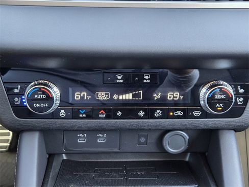 New 2025 Mitsubishi Outlander SEL image 14