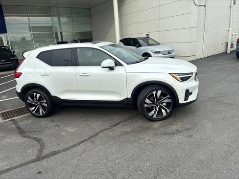 Certified 2024 Volvo XC40 B5 Plus w/ Protection Package Premier AWD/4WD image 2