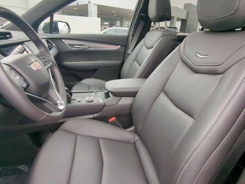 Used 2025 Cadillac XT6 Luxury image 24