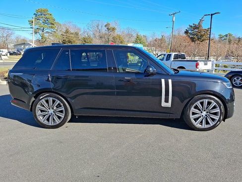 Used 2025 Land Rover Range Rover Long Wheelbase Autobiography image 9