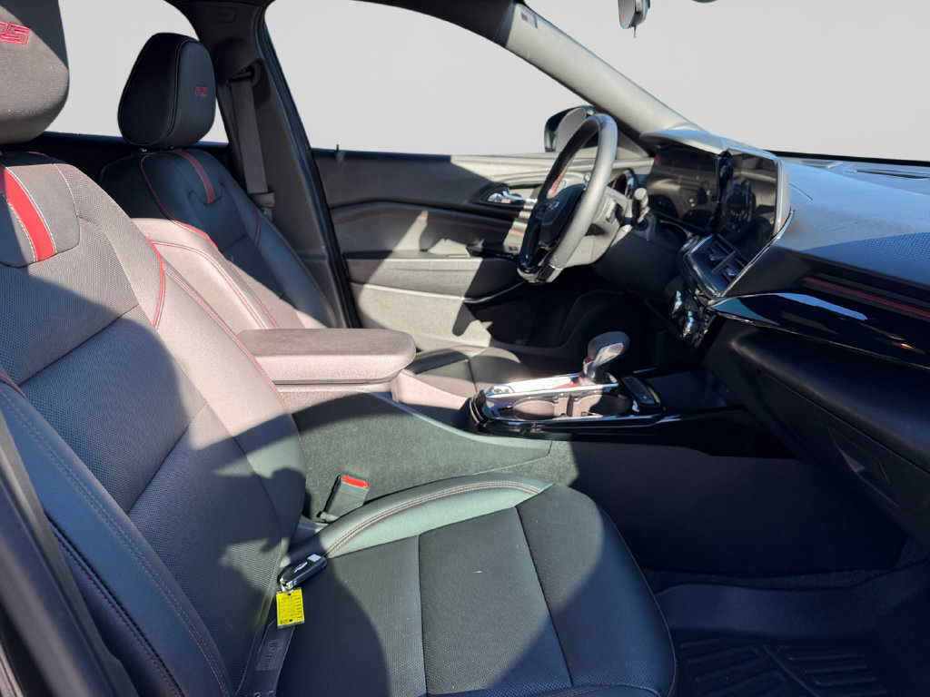 Used 2025 Chevrolet Trax RS w/ Driver Confidence Package FWD image 17