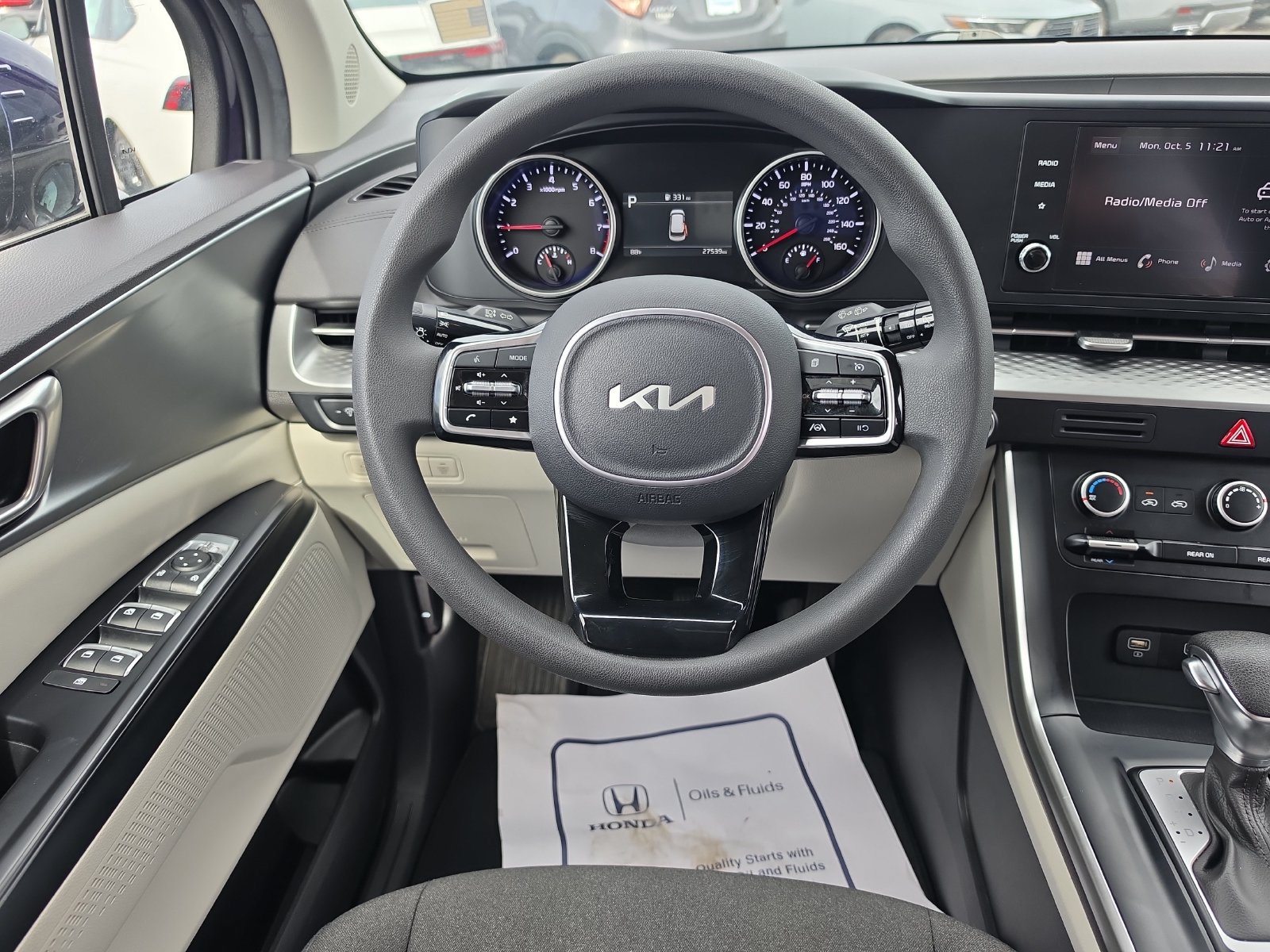 Used 2024 Kia Carnival LX FWD image 8