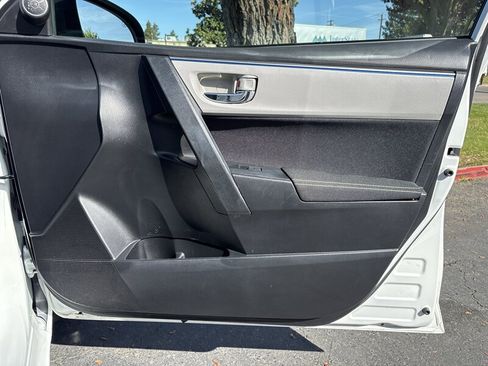 Used 2016 Toyota Corolla LE FWD image 35