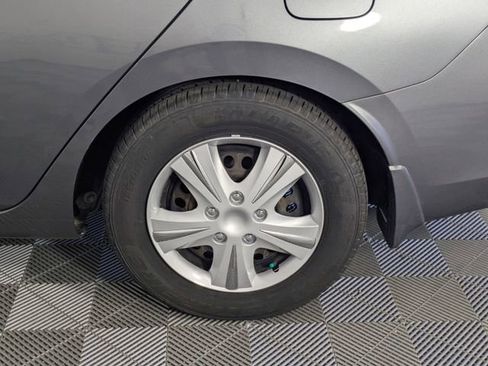 Used 2021 Nissan Versa S FWD image 7