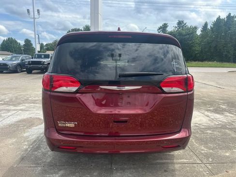 Used 2020 Chrysler Voyager LX w/ Cold Weather Group FWD image 4