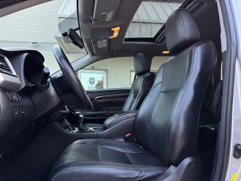 Used 2014 Toyota Highlander Limited FWD image 16