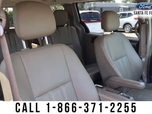 Used 2016 Chrysler Town & Country Touring FWD image 24