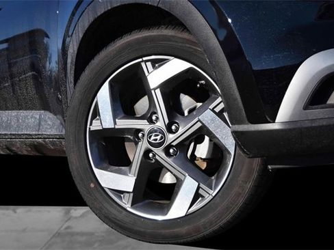 Used 2024 Hyundai Venue SEL image 3