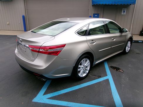 Used 2015 Toyota Avalon XLE image 5