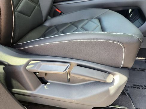 New 2025 Volkswagen Atlas Peak Edition SE image 17