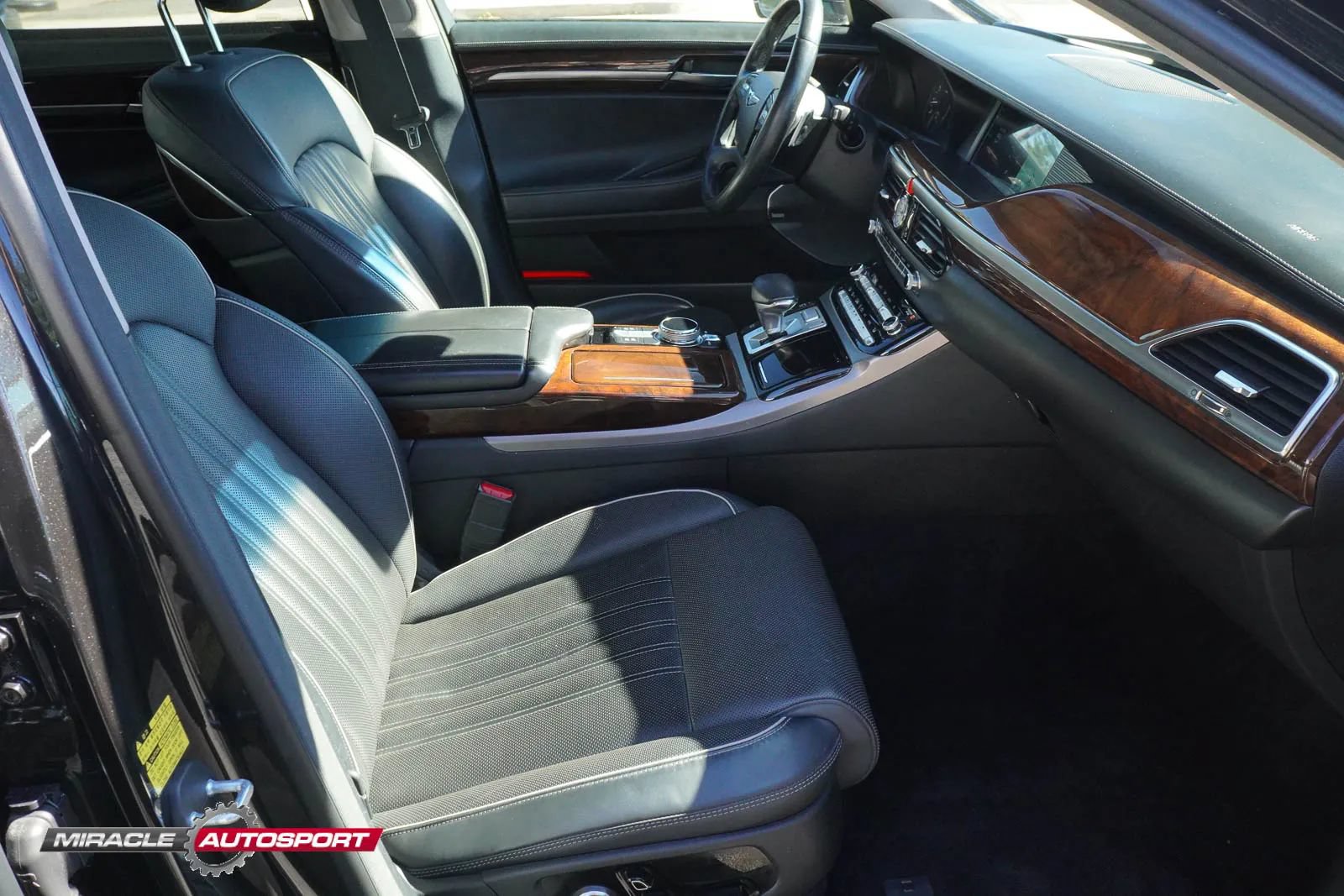 Used 2019 Genesis G90 3.3T Premium AWD/4WD image 31