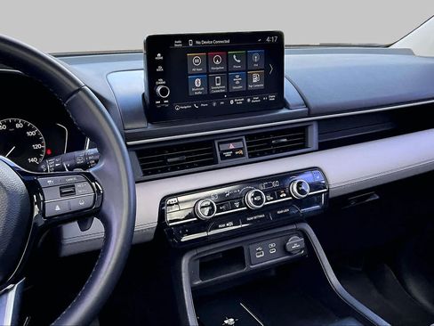 Used 2023 Honda Pilot Touring image 7