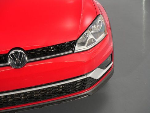 Used 2017 Volkswagen Golf Alltrack SE AWD/4WD image 7