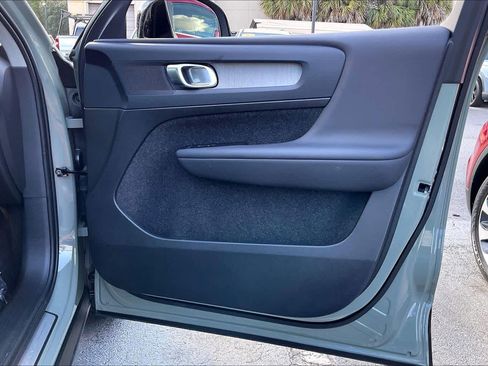 Used 2024 Volvo XC40 B5 Core image 22