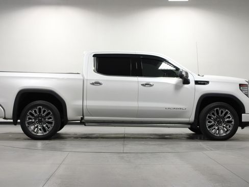 Used 2025 GMC Sierra 1500 Denali Ultimate image 3