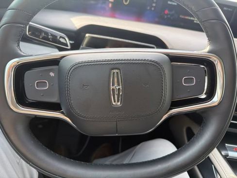 Used 2025 Lincoln Nautilus Premier AWD/4WD image 14