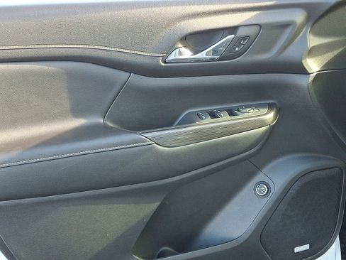 Used 2020 GMC Acadia SLT image 13