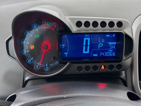 Used 2015 Chevrolet Sonic LT image 18