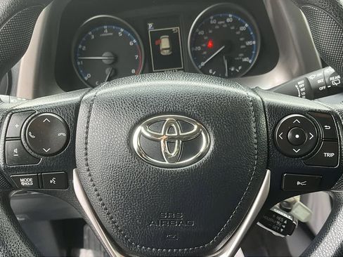 Used 2018 Toyota RAV4 LE image 11