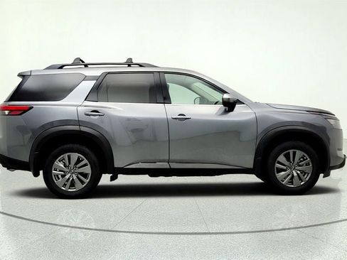 Used 2025 Nissan Pathfinder SV FWD image 4