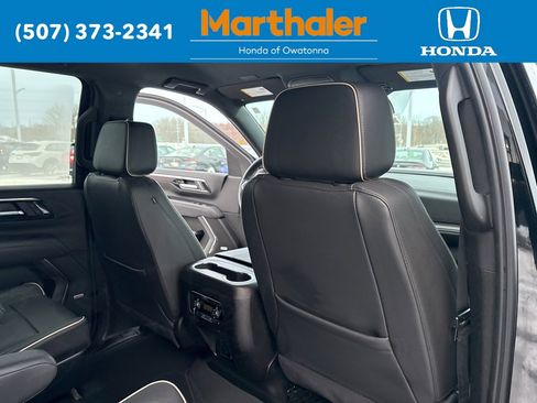 Used 2025 Chevrolet Suburban Premier image 18