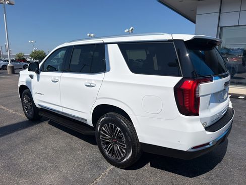 Used 2025 GMC Yukon Elevation AWD/4WD image 6